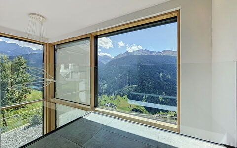 Skyline Retreat: Bicchiere, Soffitto, Illuminazione Diurna, Balcone, Eco Hotel