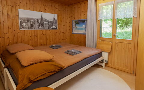 Chalet Anita: Camera Da Letto, Legna, Interior Design, Letto, Pavimento, Pavimentazione, Mobilia, Lenzuolo, Camera, Bedding