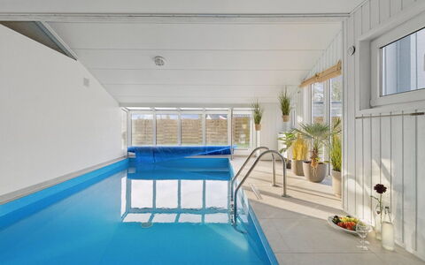 Maritha - 400M from the Sea: Pavimentazione, Piscina, Pavimento, Interior Design, Materiale Composito, Ricorrere, Soffitto, Eco Hotel, Design, Pianta Della Casa