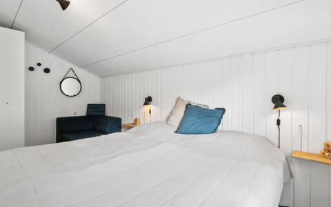 Maritha - 400M from the Sea: Legna, Camera Da Letto, Interior Design, Pavimentazione, Pavimento, Letto, Soffitto, Lenzuolo, Bedding, Biancheria