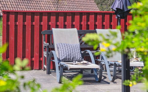 Gubbe - 300M from the Sea: Legna, Tetto, Architettura, Casa, Casa, Villetta, Raccordo, Latifoglie, Pendenza, Estate