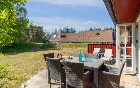 Gubbe - 300M from the Sea: Legna, Tetto, Architettura, Casa, Casa, Villetta, Raccordo, Latifoglie, Pendenza, Estate