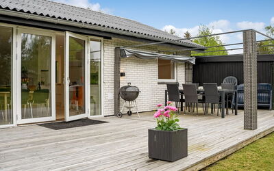 Ginie - 600M from the Sea