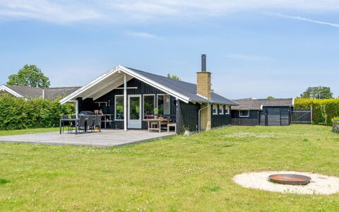 Guthmund - 400M from the Sea: Mobilia, Interior Design, Pavimentazione, Pavimento, Soffitto, Camera, Sedia, Tavolo, Appartamento, Cucina & Sala Da Pranzo Tavolo