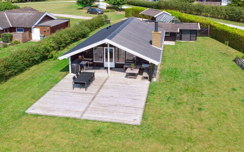 Guthmund - 400M from the Sea: Mobilia, Interior Design, Pavimentazione, Pavimento, Soffitto, Camera, Sedia, Tavolo, Appartamento, Cucina & Sala Da Pranzo Tavolo