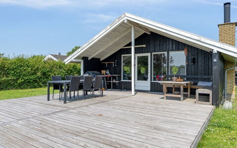Guthmund - 400M from the Sea: Mobilia, Interior Design, Pavimentazione, Pavimento, Soffitto, Camera, Sedia, Tavolo, Appartamento, Cucina & Sala Da Pranzo Tavolo