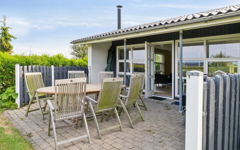 Gudrun - 250M from the Sea: Mobilia, Interior Design, Pavimentazione, Pavimento, Soffitto, Camera, Sedia, Tavolo, Appartamento, Cucina & Sala Da Pranzo Tavolo