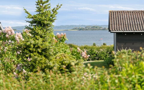 Gudrun - 250M from the Sea: Mobilia, Interior Design, Pavimentazione, Pavimento, Soffitto, Camera, Sedia, Tavolo, Appartamento, Cucina & Sala Da Pranzo Tavolo