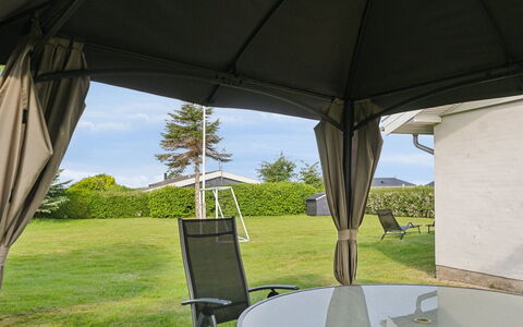 Gudrun - 250M from the Sea: Mobilia, Interior Design, Pavimentazione, Pavimento, Soffitto, Camera, Sedia, Tavolo, Appartamento, Cucina & Sala Da Pranzo Tavolo