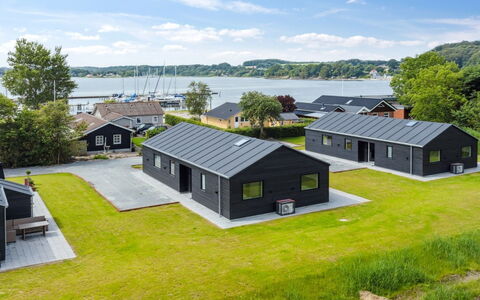Henryk - 75M from the Sea: Legna, Tetto, Architettura, Casa, Casa, Villetta, Raccordo, Latifoglie, Pendenza, Estate