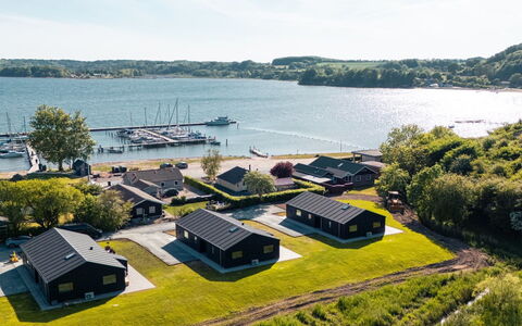 Henryk - 75M from the Sea: Legna, Tetto, Architettura, Casa, Casa, Villetta, Raccordo, Latifoglie, Pendenza, Estate