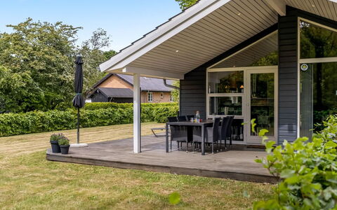 Jette - 30Km from the Sea: Casa, Villetta, Portico, Latifoglie, Raccordo, Deck, Shade, Plank, Estate, Edifici Giardino