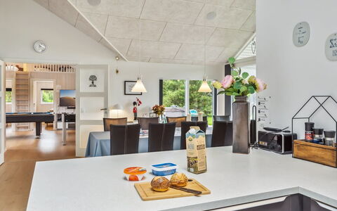 Amai - 4.5Km from the Sea: Mobilia, Interior Design, Pavimentazione, Pavimento, Soffitto, Camera, Sedia, Tavolo, Appartamento, Cucina & Sala Da Pranzo Tavolo