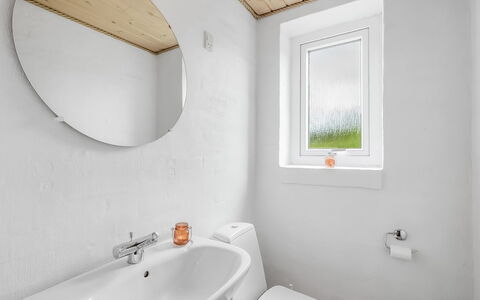 Dorithea - 1.3Km from the Sea: Parete, Idraulico Fixture, Lavandino Del Bagno, Interior Design, Soffitto, Pavimentazione, Pavimento, Lavello, Bagno, Rubinetto