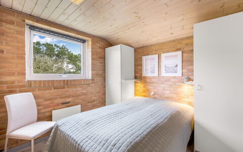 Dorithea - 1.3Km from the Sea: Parete, Legna, Camera Da Letto, Soffitto, Interior Design, Casa, Letto, Pavimento, Camera, Bedding