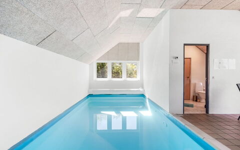 Aage - 1.7Km from the Sea: Mobilia, Interior Design, Pavimentazione, Pavimento, Soffitto, Camera, Sedia, Tavolo, Appartamento, Cucina & Sala Da Pranzo Tavolo