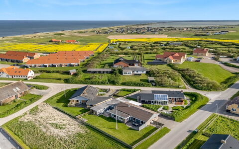 Mads - 400M from the Sea: Zona Residenziale, Tetto, Casa, Visione Globale, Casa, Paesaggio, Fotografia Aerea, Lotto, Sobborgo, Plain