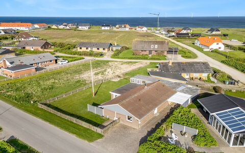 Mads - 400M from the Sea: Zona Residenziale, Tetto, Casa, Casa, Architettura, Visione Globale, Paesaggio, Lotto, Sobborgo, Plain
