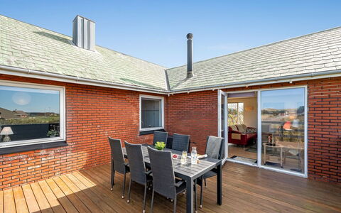 Hilppa - 400M from the Sea: Legna, Casa, Portico, Deck, Latifoglie, Tetto, Color Legno, Pavimento In Legno, Eco Hotel