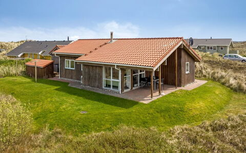 Hughe - 200M from the Sea: Mobilia, Interior Design, Pavimentazione, Pavimento, Soffitto, Camera, Sedia, Tavolo, Appartamento, Cucina & Sala Da Pranzo Tavolo