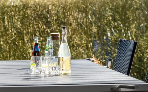 Ofrath - 350M to the Fjord: Mobilia, Tavolo, Tavola, Mobili Da Esterno, Tavolo Esterno, Bicchieri, Sedia, Cibo, Serveware, Cucina & Sala Da Pranzo Tavolo