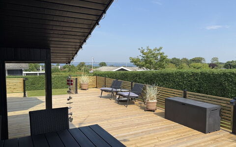 Ofrath - 350M to the Fjord: Legna, Deck, Latifoglie, Shade, Plank, Mobili Da Esterno, Color Legno, Pavimento In Legno, Portico, Backyard