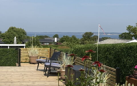 Ofrath - 350M to the Fjord: Arbusto, Vaso Di Fiori, Mobili Da Esterno, Shade, Giardino, Deck, Eco Hotel, Landscaping, Sedia