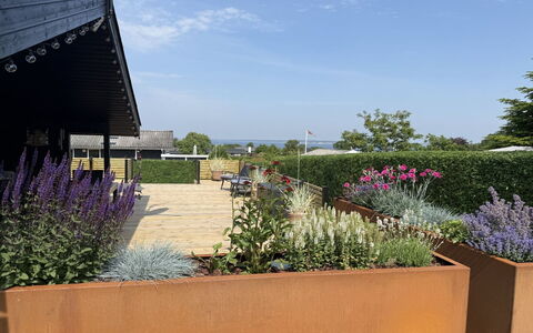 Ofrath - 350M to the Fjord: Arbusto, Giardino, Landscaping, Shade, Cortile, Backyard, Passerella, Vaso Di Fiori, Hedge, Erba