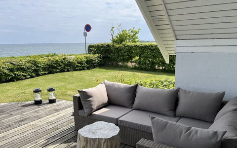 Jolanta - 20M from the Sea: Legna, Casa, Portico, Deck, Latifoglie, Tetto, Color Legno, Pavimento In Legno, Eco Hotel