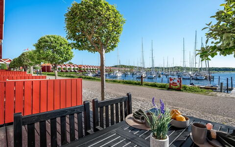 Ethly - 10M from the Sea: Tetto, Casa, Porta, Villetta, Shade, Raccordo, Cortile, Estate, Backyard