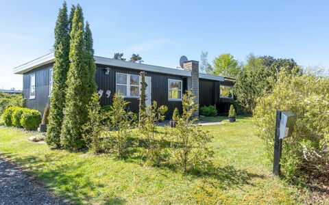 Ønd - 600M from the Sea: Mobilia, Interior Design, Pavimentazione, Pavimento, Soffitto, Camera, Sedia, Tavolo, Appartamento, Cucina & Sala Da Pranzo Tavolo
