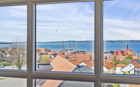 Fania - 500M from the Sea: Tetto, Casa, Casa, Villetta, Porta, Raccordo, Deck, Portico, Plank, Latifoglie