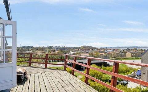 Fania - 500M from the Sea: Tetto, Casa, Casa, Villetta, Porta, Raccordo, Deck, Portico, Plank, Latifoglie