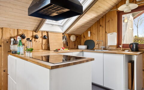 Asel - 25M from the Sea: Tetto, Casa, Porta, Villetta, Shade, Raccordo, Cortile, Estate, Backyard