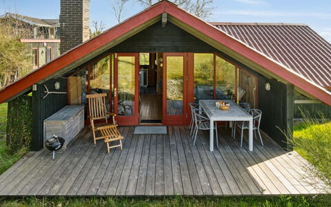 Asel - 25M from the Sea: Tetto, Casa, Porta, Villetta, Shade, Raccordo, Cortile, Estate, Backyard