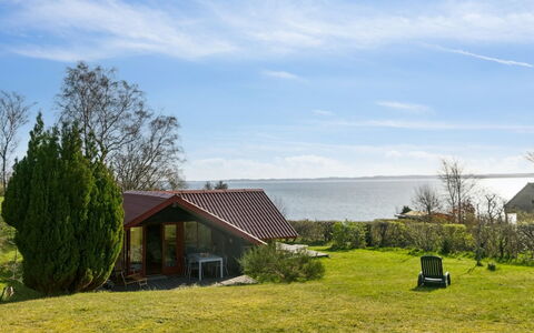 Asel - 25M from the Sea: Tetto, Casa, Porta, Villetta, Shade, Raccordo, Cortile, Estate, Backyard