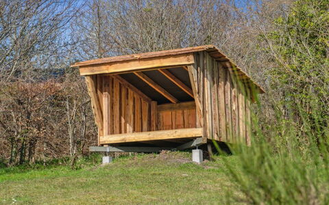 Asel - 25M from the Sea: Tetto, Casa, Porta, Villetta, Shade, Raccordo, Cortile, Estate, Backyard