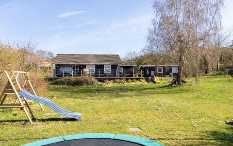 Usbjorn - 500M from the Sea: Erba, Lotto, Plain, Area Rurale, Villetta, Prato, Shade, Cortile, Giardino, Backyard