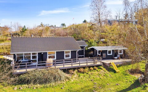 Usbjorn - 500M from the Sea: Villetta, Casa, Portico, Raccordo, Agriturismo, Log Cabin, Recinzione, Backyard