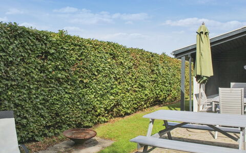 Milrid - 100M from the Sea: Arbusto, Hedge, Groundcover, Shade, Giardino, Landscaping, Piantagione, Sempreverde