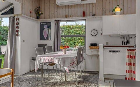 Milrid - 100M from the Sea: Mobilia, Interior Design, Pavimentazione, Soffitto, Legna, Cucina, Pavimento, Camera, Lampada, Illuminazione