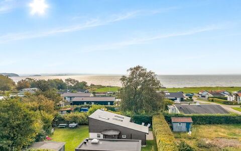 Milrid - 100M from the Sea: Paesaggio, Zona Residenziale, Lotto, Casa, Estate, Sobborgo, Oceano, Landscaping, Costa, Fotografia Aerea