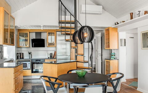 Michel - 25M from the Sea: Mobilia, Interior Design, Legna, Pavimentazione, Soffitto, Cucina, Illuminazione, Sedia, Lampada, Pavimento