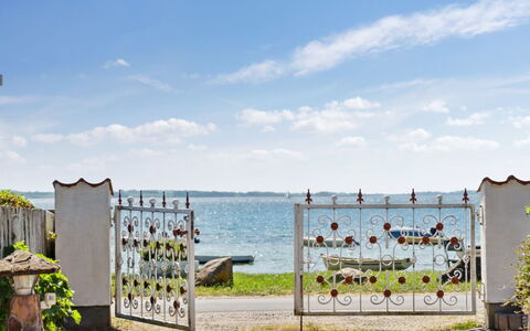 Michel - 25M from the Sea: Erba, Verde, Casa, Villetta, Pascolo, Area Rurale, Ecoregione, Paesaggio, Lotto, Arbusto