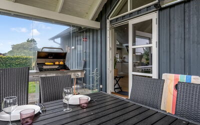 Bernice - 900M from the Sea