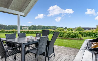 Bernice - 900M from the Sea