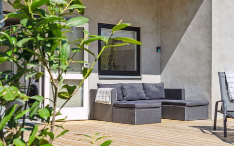 Roze - 450M from the Sea: Casa, Casa, Porta, Tetto, Villetta, Estate, Giardino, Shade, Raccordo, Cortile