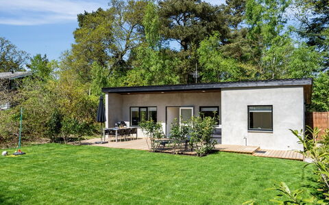 Roze - 450M from the Sea: Casa, Casa, Porta, Tetto, Villetta, Estate, Giardino, Shade, Raccordo, Cortile