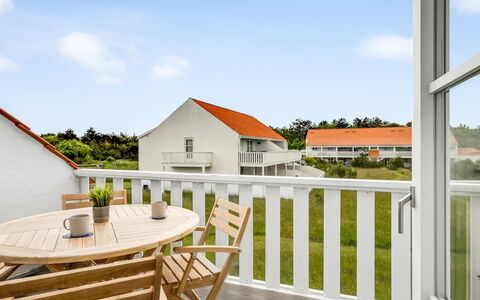 Jelke - 1Km from the Sea: Mobilia, Interior Design, Pavimentazione, Pavimento, Soffitto, Camera, Sedia, Tavolo, Appartamento, Cucina & Sala Da Pranzo Tavolo