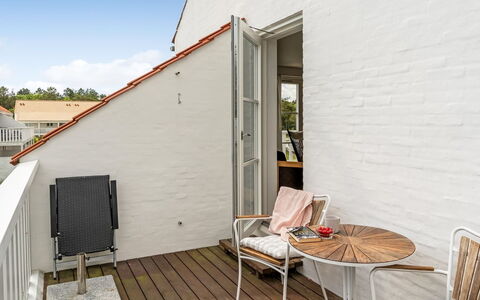 Jelke - 1Km from the Sea: Mobilia, Interior Design, Pavimentazione, Pavimento, Soffitto, Camera, Sedia, Tavolo, Appartamento, Cucina & Sala Da Pranzo Tavolo